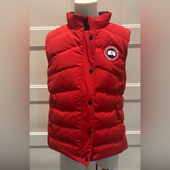 Canada Goose Women’s Puffer Vest - Picture 1 of 4